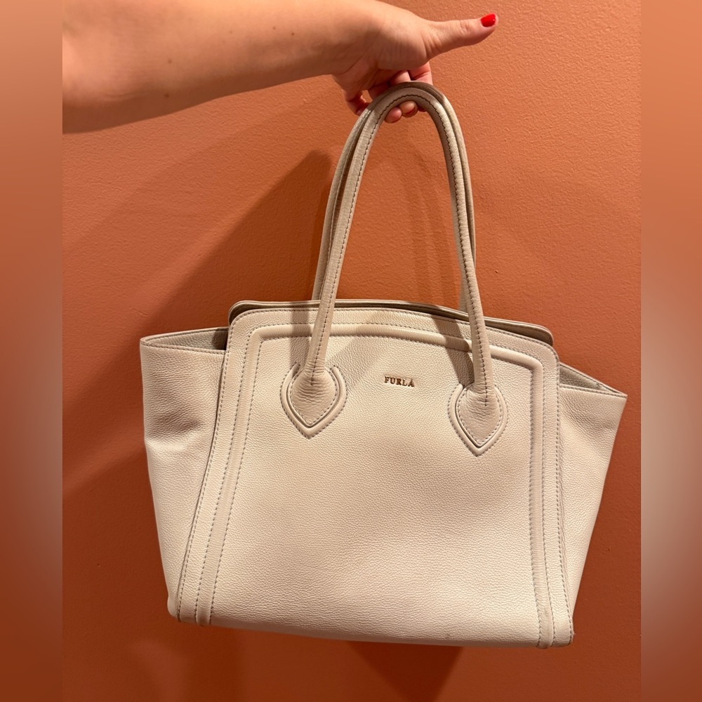 Furla Elegant Off-White Tote